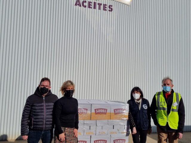 Aceites Sandúa dona 660L de aceite al Banco de Alimentos de Navarra