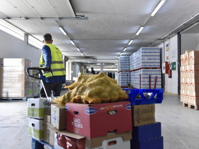 La Fundación ”la Caixa” y CaixaBank recogen 26.687 euros para el Banco de Alimentos de Navarra