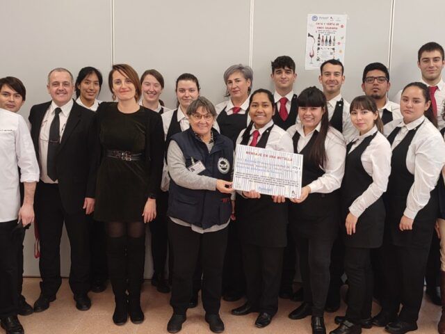 MENSAJE SOLIDARIO DEL CI BURLADA FP EN UNA BOTELLA
