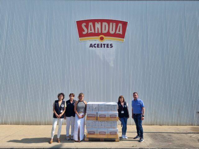 Aceites Sandúa dona 660L de aceite al Banco de Alimentos